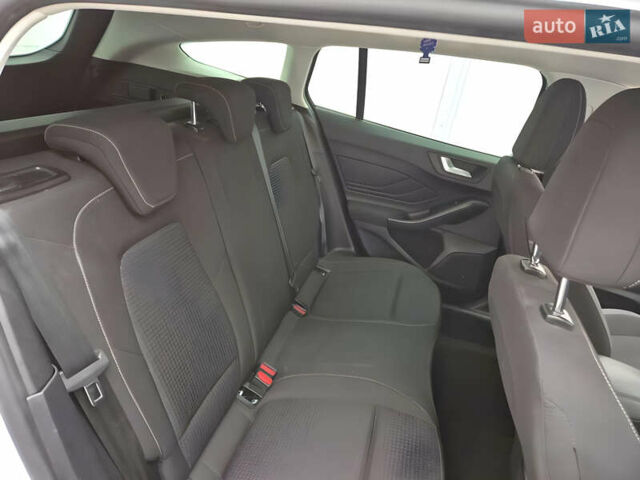 Белый Форд Фокус, объемом двигателя 1.5 л и пробегом 189 тыс. км за 11300 $, фото 4 на Automoto.ua