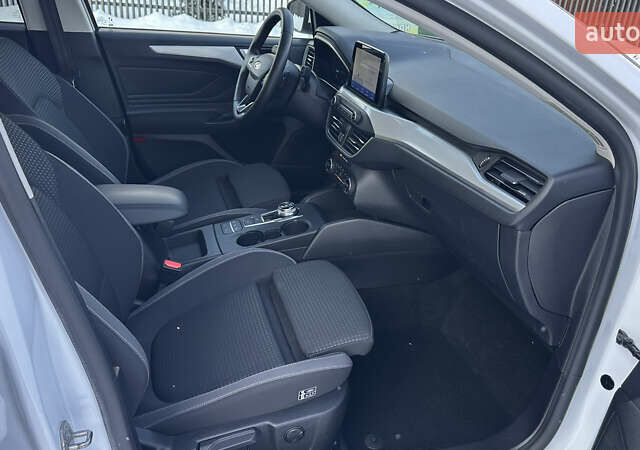 Белый Форд Фокус, объемом двигателя 1.5 л и пробегом 160 тыс. км за 14750 $, фото 29 на Automoto.ua