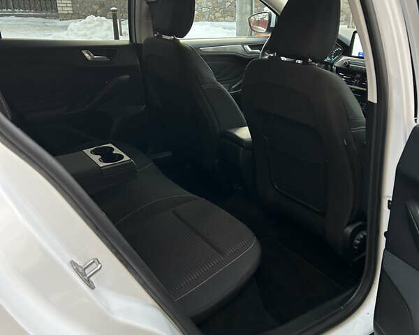 Белый Форд Фокус, объемом двигателя 0 л и пробегом 196 тыс. км за 15900 $, фото 14 на Automoto.ua