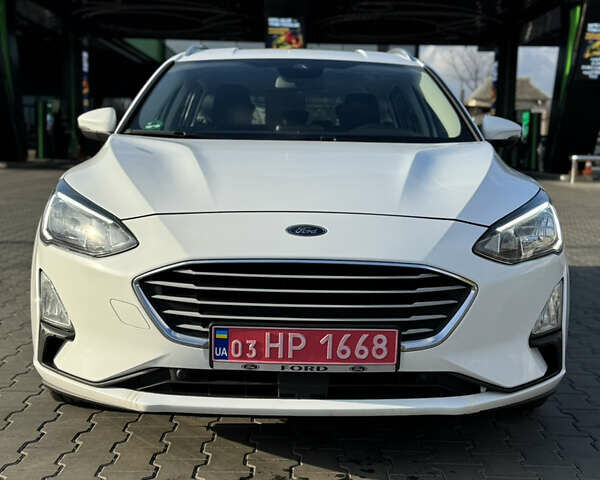 Белый Форд Фокус, объемом двигателя 1.5 л и пробегом 180 тыс. км за 13499 $, фото 1 на Automoto.ua