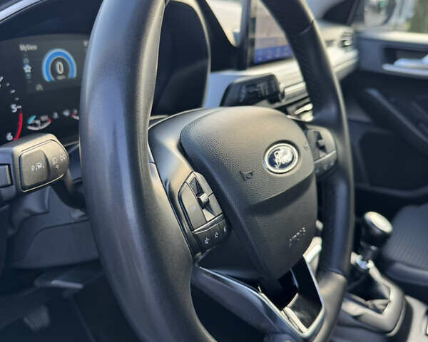 Белый Форд Фокус, объемом двигателя 1.5 л и пробегом 180 тыс. км за 13499 $, фото 20 на Automoto.ua