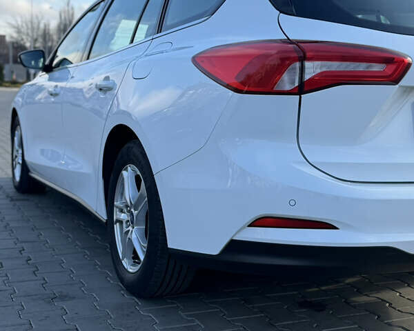 Белый Форд Фокус, объемом двигателя 1.5 л и пробегом 180 тыс. км за 13499 $, фото 13 на Automoto.ua