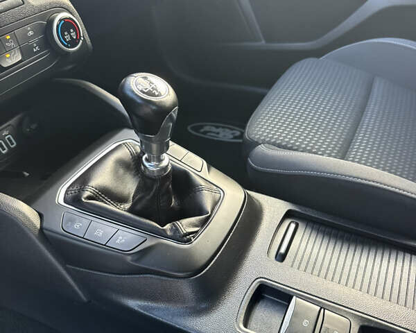 Белый Форд Фокус, объемом двигателя 1.5 л и пробегом 180 тыс. км за 13499 $, фото 25 на Automoto.ua