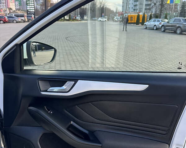 Белый Форд Фокус, объемом двигателя 1.5 л и пробегом 180 тыс. км за 13499 $, фото 32 на Automoto.ua