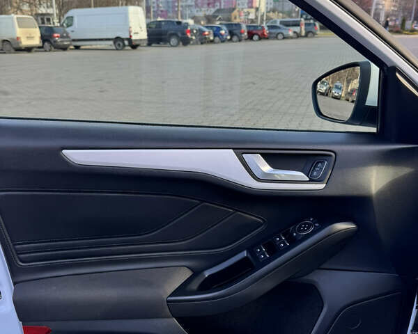 Белый Форд Фокус, объемом двигателя 1.5 л и пробегом 180 тыс. км за 13499 $, фото 16 на Automoto.ua