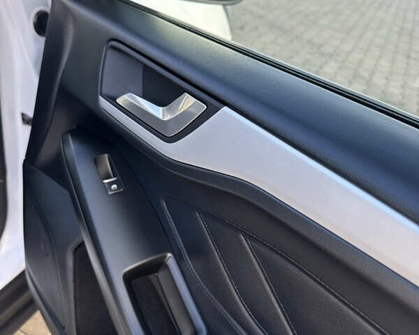 Белый Форд Фокус, объемом двигателя 1.5 л и пробегом 180 тыс. км за 13499 $, фото 33 на Automoto.ua