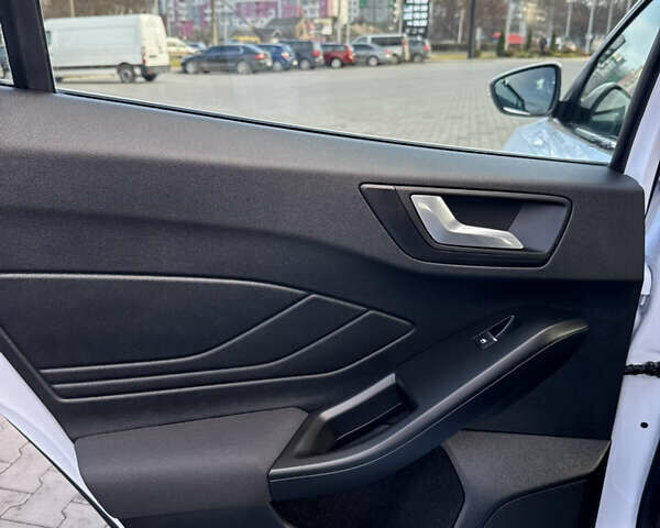Белый Форд Фокус, объемом двигателя 1.5 л и пробегом 180 тыс. км за 13499 $, фото 45 на Automoto.ua