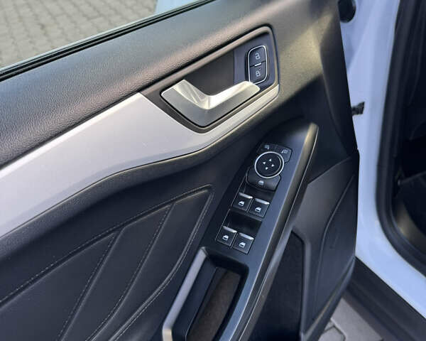 Белый Форд Фокус, объемом двигателя 1.5 л и пробегом 180 тыс. км за 13499 $, фото 17 на Automoto.ua