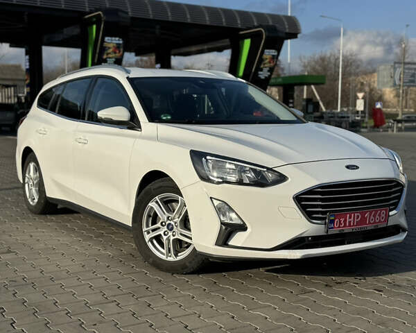 Белый Форд Фокус, объемом двигателя 1.5 л и пробегом 180 тыс. км за 13499 $, фото 2 на Automoto.ua