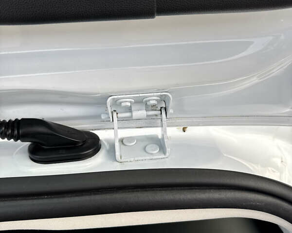 Белый Форд Фокус, объемом двигателя 1.5 л и пробегом 180 тыс. км за 13499 $, фото 69 на Automoto.ua