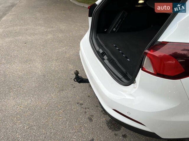 Білий Форд Фокус, об'ємом двигуна 1.5 л та пробігом 181 тис. км за 17800 $, фото 8 на Automoto.ua