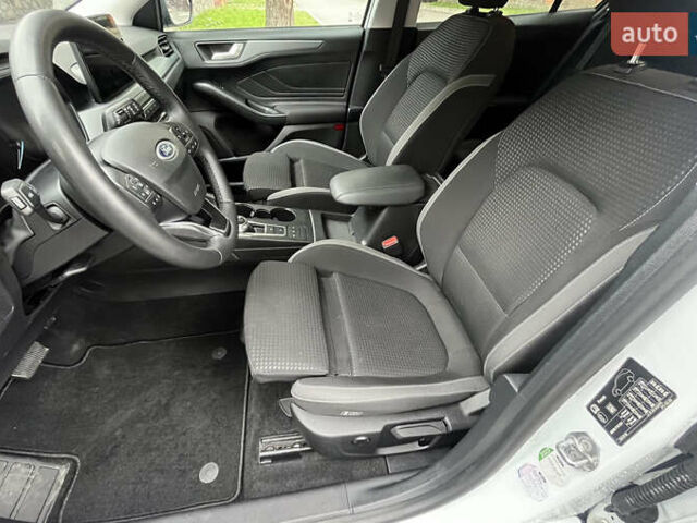 Білий Форд Фокус, об'ємом двигуна 1.5 л та пробігом 181 тис. км за 17800 $, фото 11 на Automoto.ua