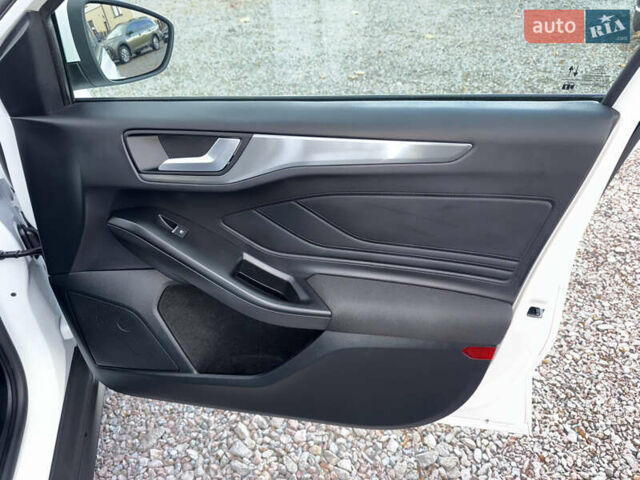 Білий Форд Фокус, об'ємом двигуна 1.5 л та пробігом 94 тис. км за 20500 $, фото 52 на Automoto.ua