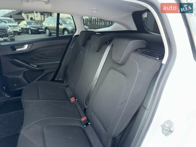 Білий Форд Фокус, об'ємом двигуна 1.5 л та пробігом 94 тис. км за 20500 $, фото 45 на Automoto.ua