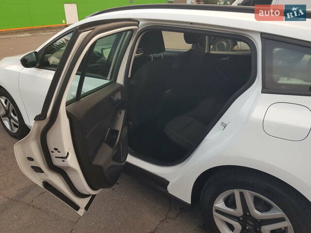 Белый Форд Фокус, объемом двигателя 1.5 л и пробегом 82 тыс. км за 19900 $, фото 40 на Automoto.ua