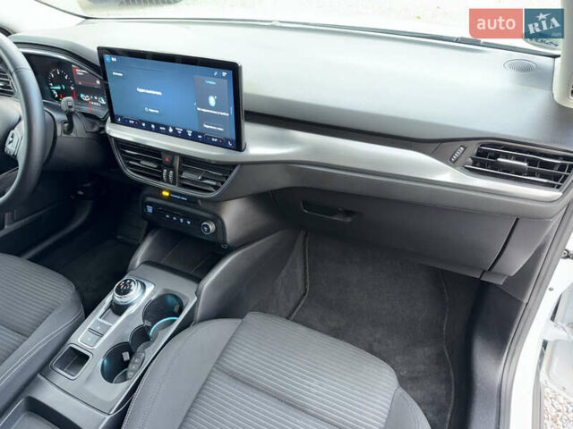 Білий Форд Фокус, об'ємом двигуна 1.5 л та пробігом 94 тис. км за 20500 $, фото 55 на Automoto.ua