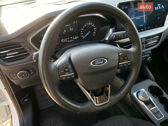 Білий Форд Фокус, об'ємом двигуна 1.5 л та пробігом 96 тис. км за 20000 $, фото 13 на Automoto.ua