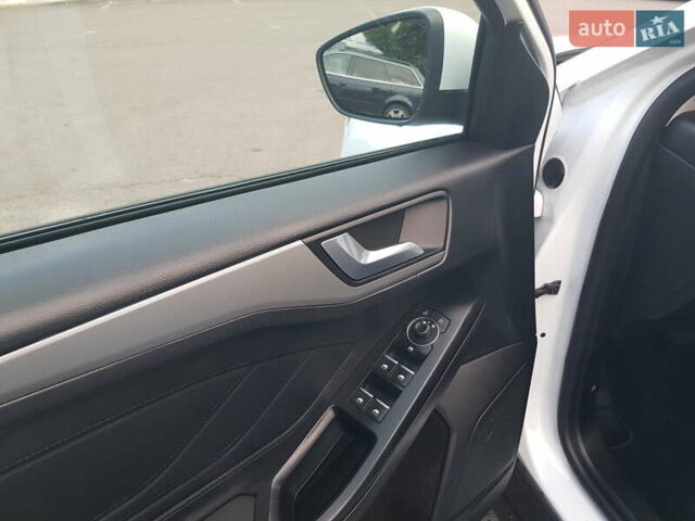 Белый Форд Фокус, объемом двигателя 1.5 л и пробегом 82 тыс. км за 19900 $, фото 23 на Automoto.ua