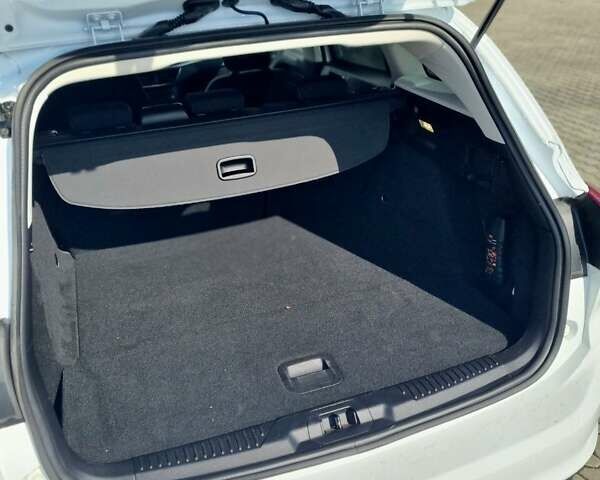 Белый Форд Фокус, объемом двигателя 1.5 л и пробегом 92 тыс. км за 20499 $, фото 15 на Automoto.ua