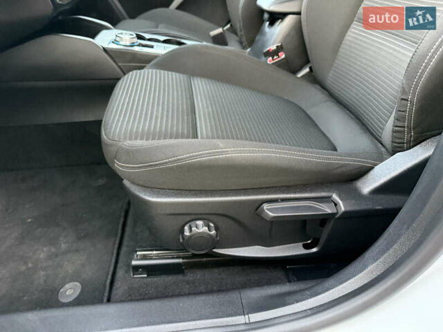 Білий Форд Фокус, об'ємом двигуна 1.5 л та пробігом 94 тис. км за 20500 $, фото 32 на Automoto.ua