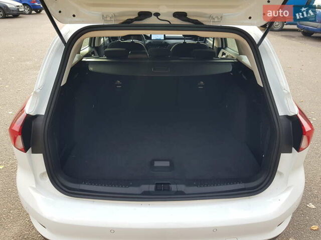 Белый Форд Фокус, объемом двигателя 1.5 л и пробегом 82 тыс. км за 18500 $, фото 39 на Automoto.ua