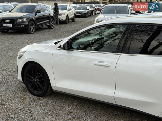 Білий Форд Фокус, об'ємом двигуна 1.5 л та пробігом 94 тис. км за 20500 $, фото 6 на Automoto.ua