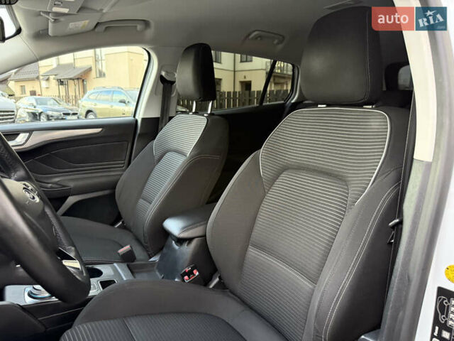 Білий Форд Фокус, об'ємом двигуна 1.5 л та пробігом 94 тис. км за 20500 $, фото 34 на Automoto.ua