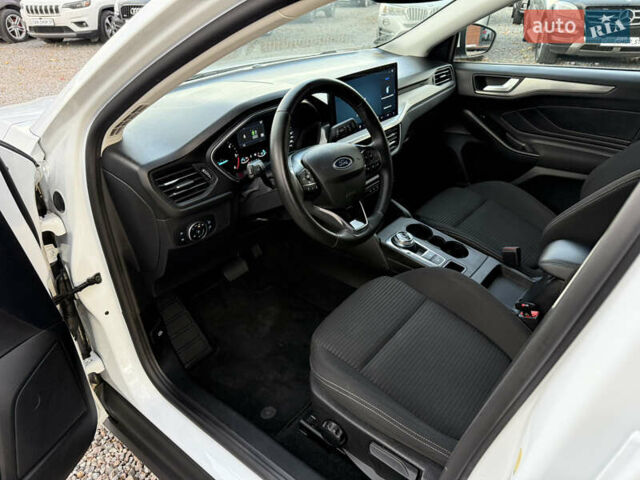 Білий Форд Фокус, об'ємом двигуна 1.5 л та пробігом 94 тис. км за 20500 $, фото 31 на Automoto.ua