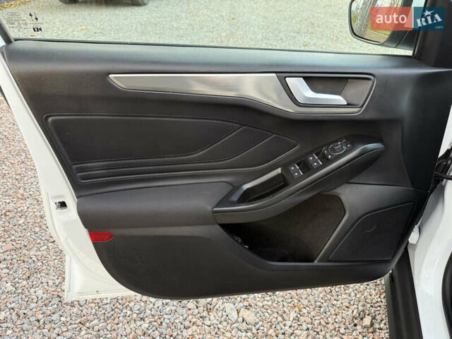 Білий Форд Фокус, об'ємом двигуна 1.5 л та пробігом 94 тис. км за 20500 $, фото 29 на Automoto.ua