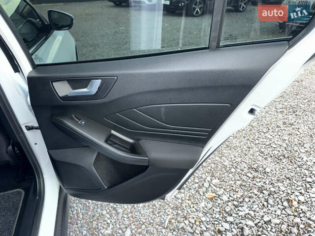 Білий Форд Фокус, об'ємом двигуна 1.5 л та пробігом 94 тис. км за 20500 $, фото 51 на Automoto.ua