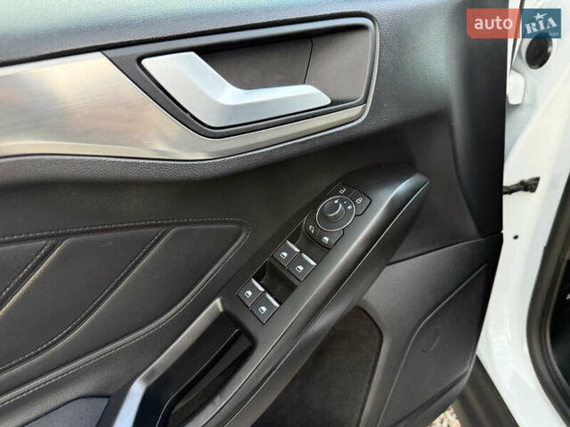 Білий Форд Фокус, об'ємом двигуна 1.5 л та пробігом 94 тис. км за 20500 $, фото 30 на Automoto.ua