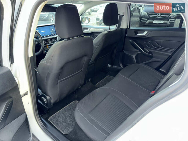 Білий Форд Фокус, об'ємом двигуна 1.5 л та пробігом 94 тис. км за 20500 $, фото 44 на Automoto.ua