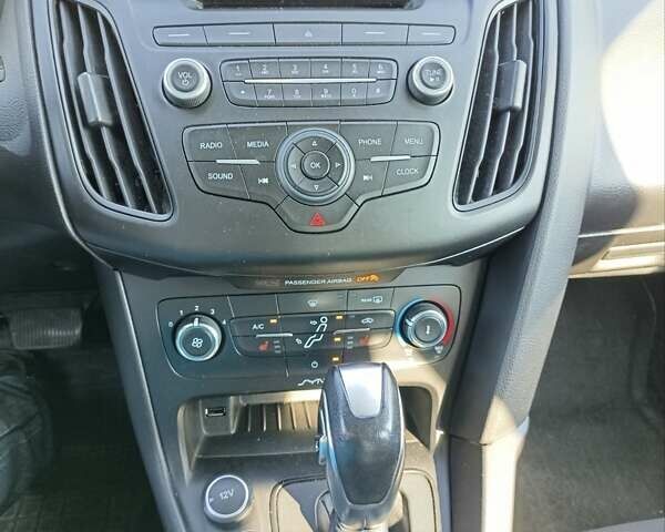 Бежевый Форд Фокус, объемом двигателя 2 л и пробегом 119 тыс. км за 8900 $, фото 7 на Automoto.ua