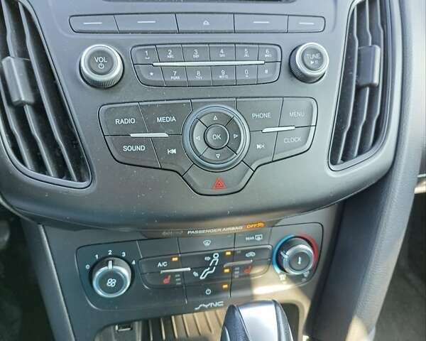 Бежевый Форд Фокус, объемом двигателя 2 л и пробегом 119 тыс. км за 8900 $, фото 6 на Automoto.ua