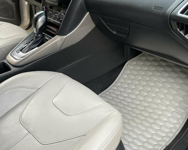 Бежевий Форд Фокус, об'ємом двигуна 2 л та пробігом 140 тис. км за 11000 $, фото 10 на Automoto.ua