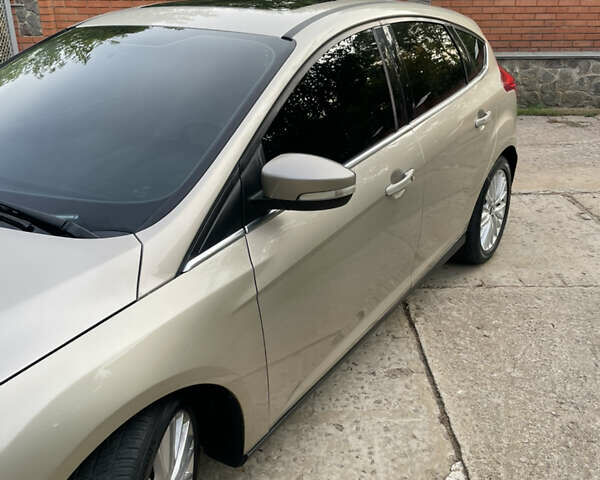 Бежевий Форд Фокус, об'ємом двигуна 2 л та пробігом 140 тис. км за 11000 $, фото 1 на Automoto.ua