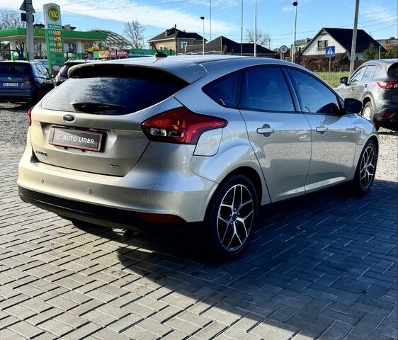 Бежевий Форд Фокус, об'ємом двигуна 2 л та пробігом 114 тис. км за 9600 $, фото 3 на Automoto.ua