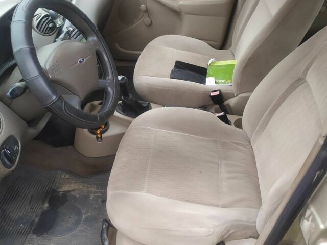 Бежевий Форд Фокус, об'ємом двигуна 2 л та пробігом 200 тис. км за 1700 $, фото 8 на Automoto.ua