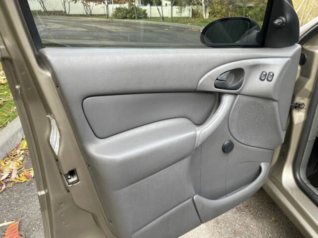 Бежевый Форд Фокус, объемом двигателя 2 л и пробегом 160 тыс. км за 2900 $, фото 8 на Automoto.ua