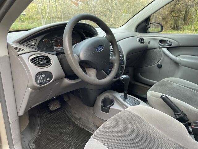 Бежевый Форд Фокус, объемом двигателя 2 л и пробегом 160 тыс. км за 2900 $, фото 6 на Automoto.ua