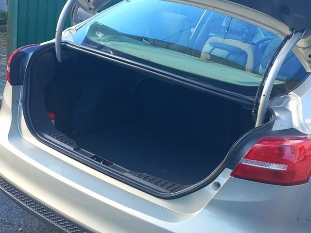 Бежевый Форд Фокус, объемом двигателя 2 л и пробегом 140 тыс. км за 7999 $, фото 7 на Automoto.ua