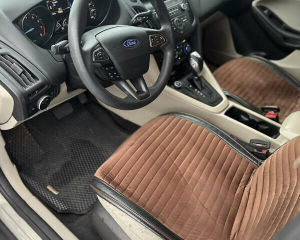 Бежевий Форд Фокус, об'ємом двигуна 2 л та пробігом 172 тис. км за 7900 $, фото 8 на Automoto.ua