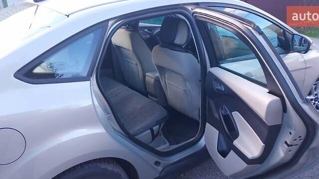 Бежевий Форд Фокус, об'ємом двигуна 2 л та пробігом 140 тис. км за 7999 $, фото 1 на Automoto.ua