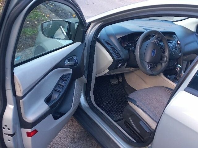 Бежевый Форд Фокус, объемом двигателя 2 л и пробегом 140 тыс. км за 7999 $, фото 3 на Automoto.ua