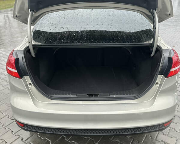 Бежевий Форд Фокус, об'ємом двигуна 2 л та пробігом 172 тис. км за 7900 $, фото 5 на Automoto.ua