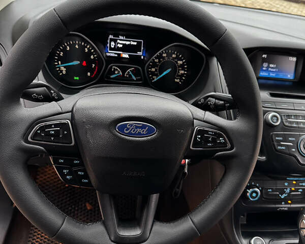 Бежевий Форд Фокус, об'ємом двигуна 2 л та пробігом 124 тис. км за 8400 $, фото 6 на Automoto.ua