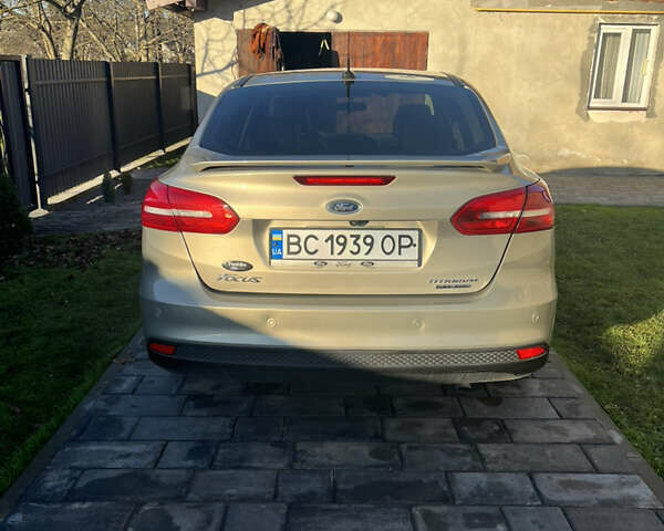 Бежевый Форд Фокус, объемом двигателя 2 л и пробегом 215 тыс. км за 11300 $, фото 2 на Automoto.ua