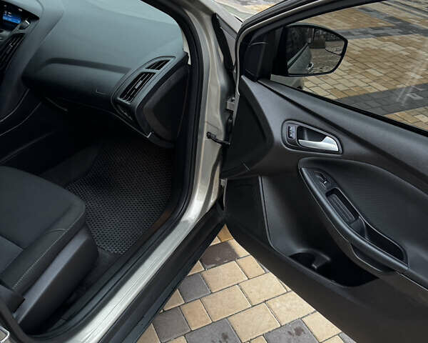 Бежевий Форд Фокус, об'ємом двигуна 2 л та пробігом 124 тис. км за 8400 $, фото 12 на Automoto.ua