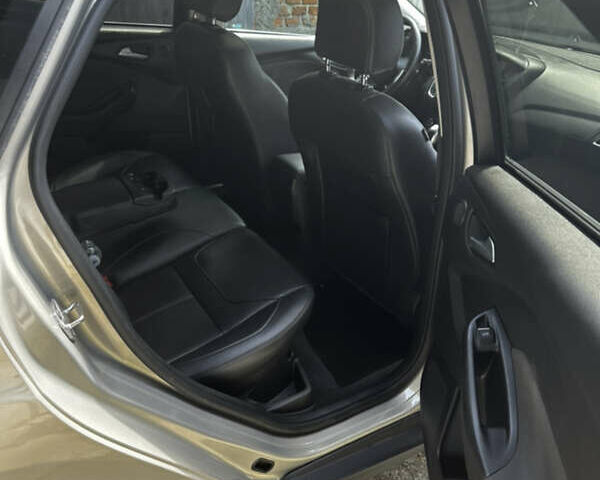 Бежевый Форд Фокус, объемом двигателя 2 л и пробегом 215 тыс. км за 11300 $, фото 6 на Automoto.ua