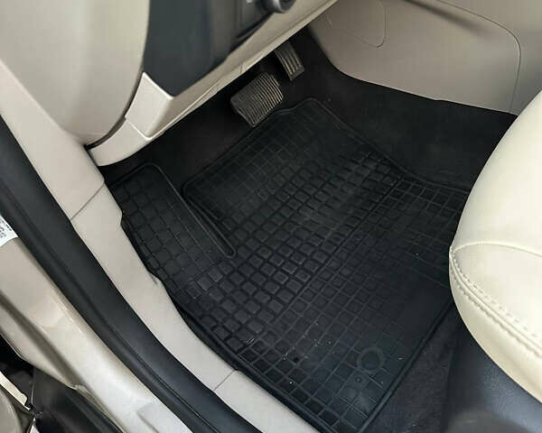 Бежевый Форд Фокус, объемом двигателя 2 л и пробегом 191 тыс. км за 7500 $, фото 7 на Automoto.ua